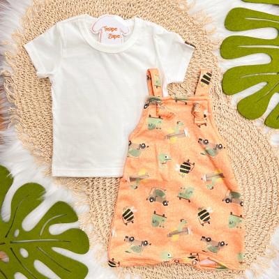 Conj. Camiseta Manga Curta e Jardineira Dinos com Bichinhos - Off White e Laranja